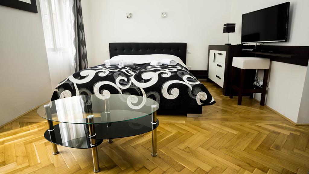 Black & White Apartment Prague By Wenceslas Square And Muzeum Εξωτερικό φωτογραφία