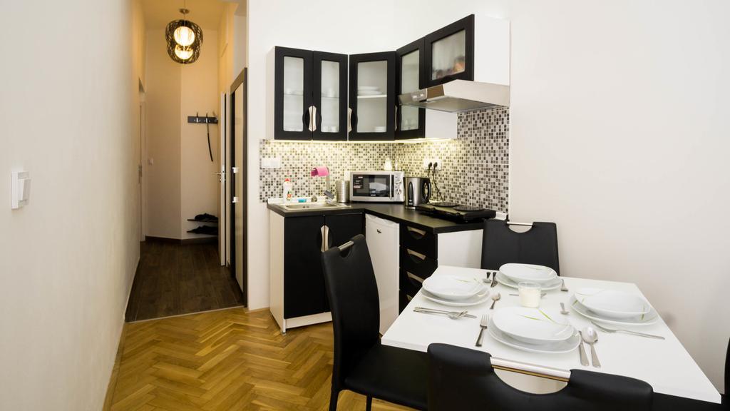 Black & White Apartment Prague By Wenceslas Square And Muzeum Εξωτερικό φωτογραφία